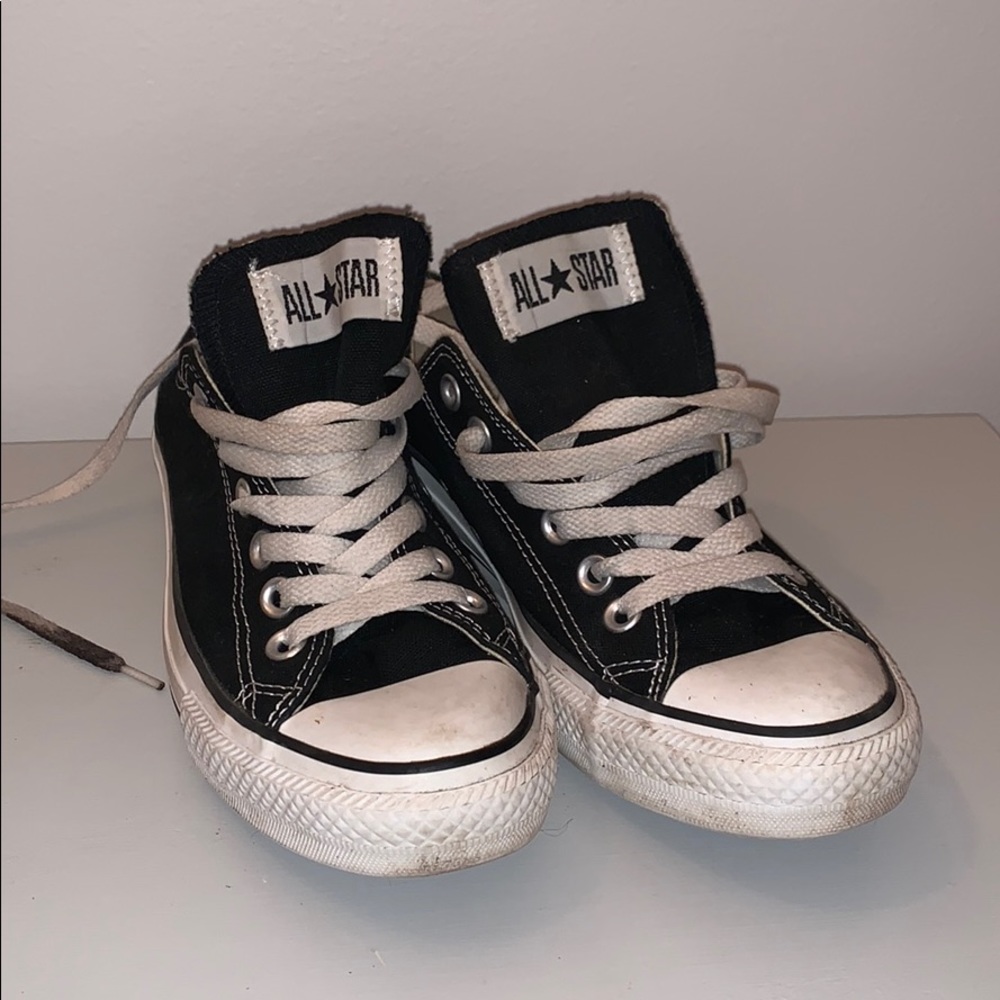 Black Converse low tops Size 8
